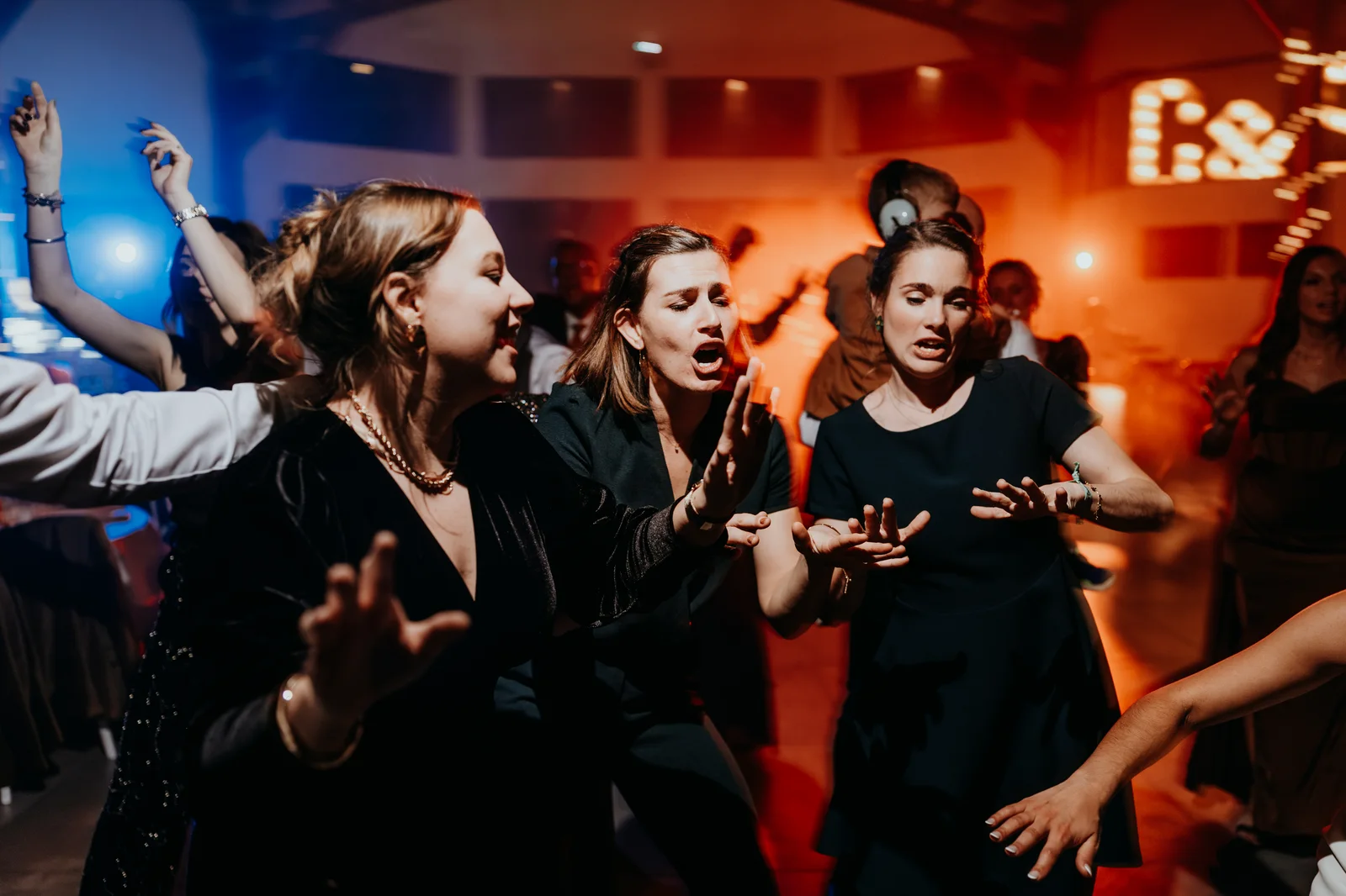 Invités sur la piste de danse
