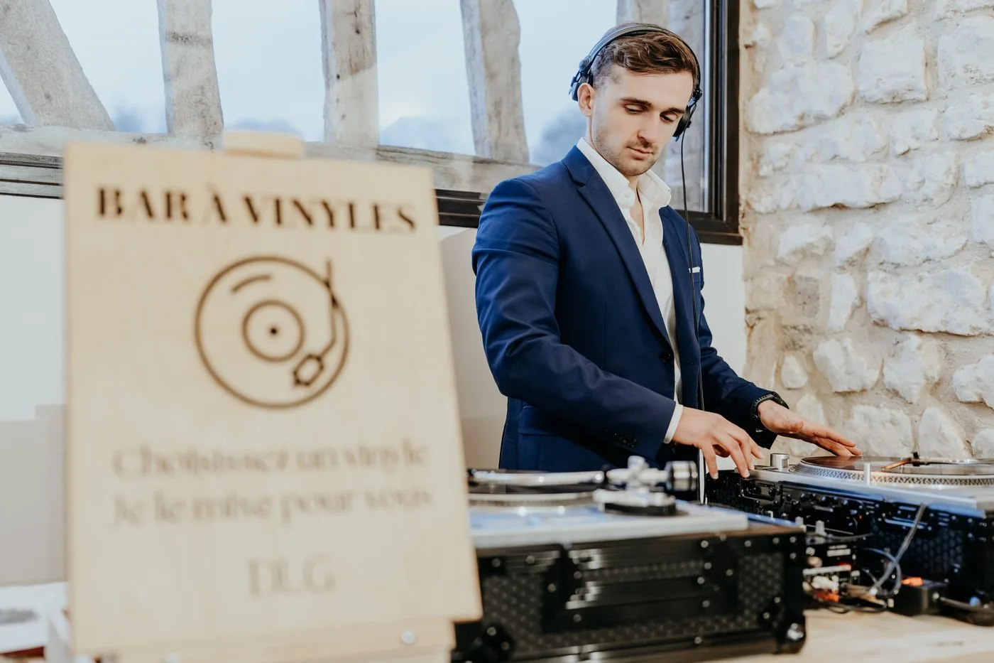Bar à vinyles animé par DLG Event lors d'un mariage